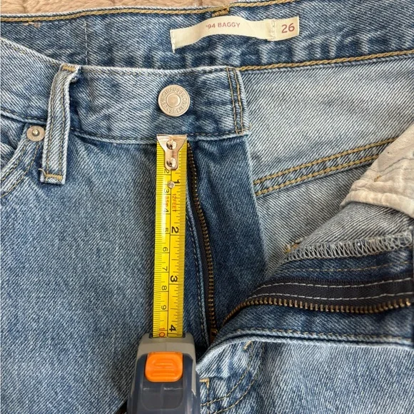 Women’s Levi’s Jeans - Picture 6 of 12